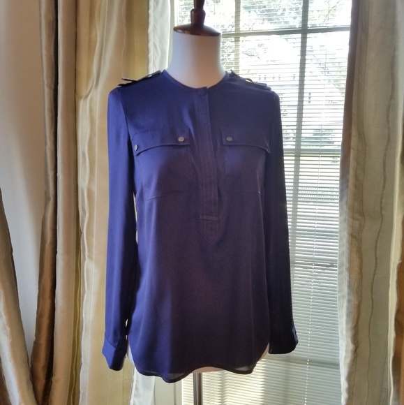Gorgeous Ann Taylor Navy Blouse - Picture 2 of 5